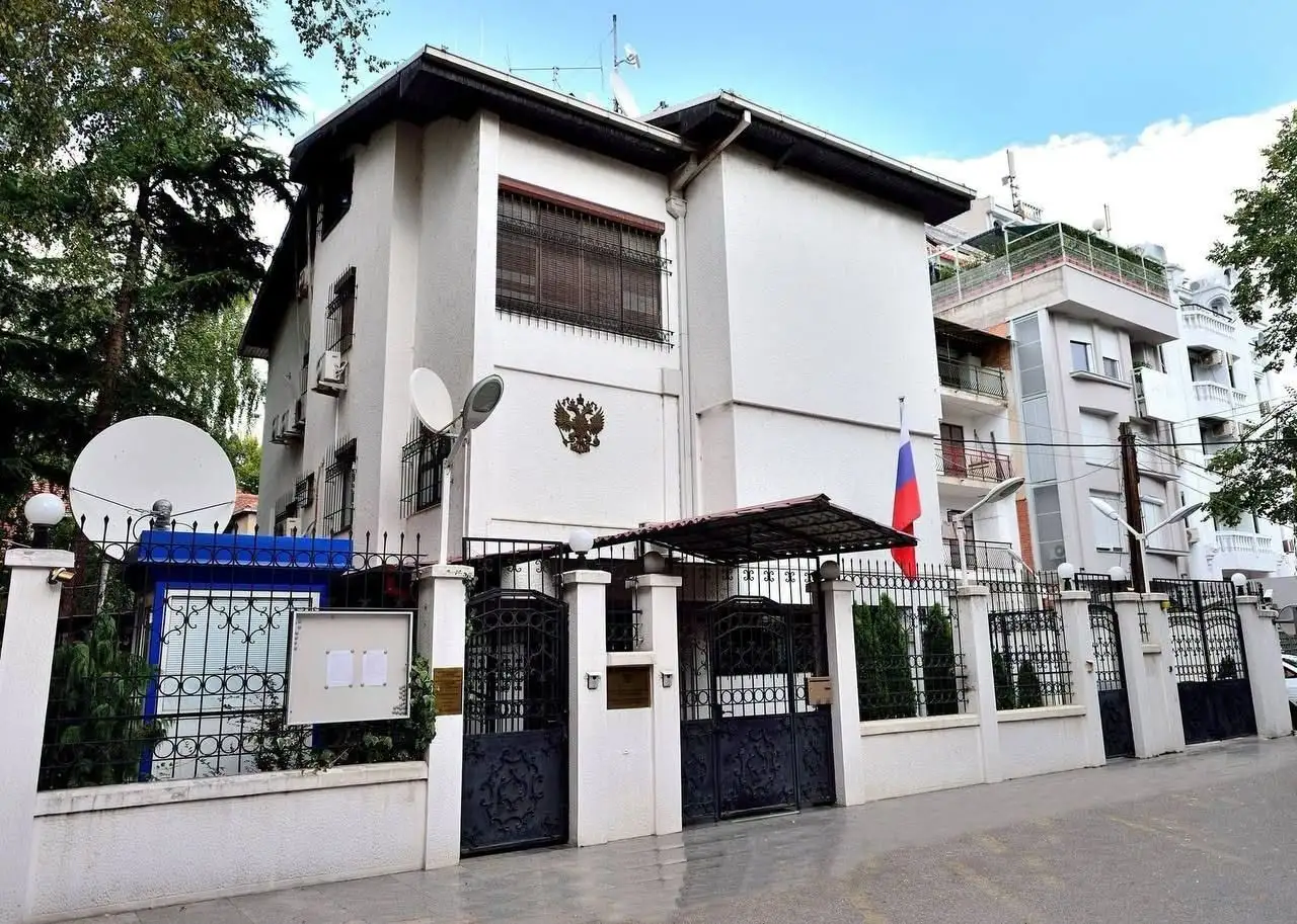 Ambasada ruse mohon përfshirjen në rrjetin e dyshuar propagandistik në Maqedoninë e Veriut