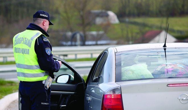  Fluturuan  me 175 km h në autostradë  kapen 2 shtetas serbë në  Tabanoc  