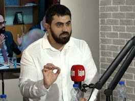 Studentët e UNT-së në protesta: Duam provimin në shqip!
