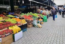 Tregu bosh, trotuaret plot: Shitësit në Tetovë kërkojnë largimin e ambulantëve