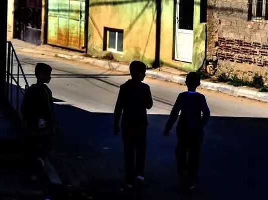 Varfëria godet Maqedoninë: Çdo i treti fëmijë në rrezik