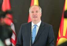 Zhernovski ngre alarmin: Dyshime për transferimin e mbi 50 milionë eurove përmes Alta Bankës, Mickoski dhe Slavevski heshtin